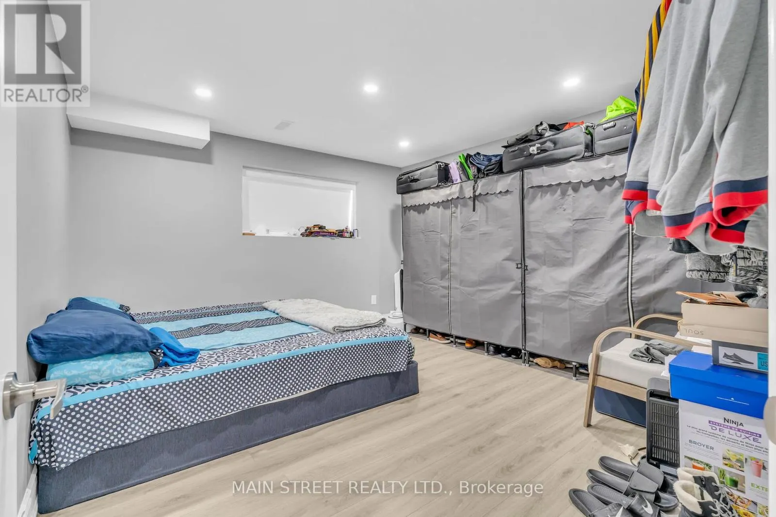 6 LEADEN HALL DRIVE