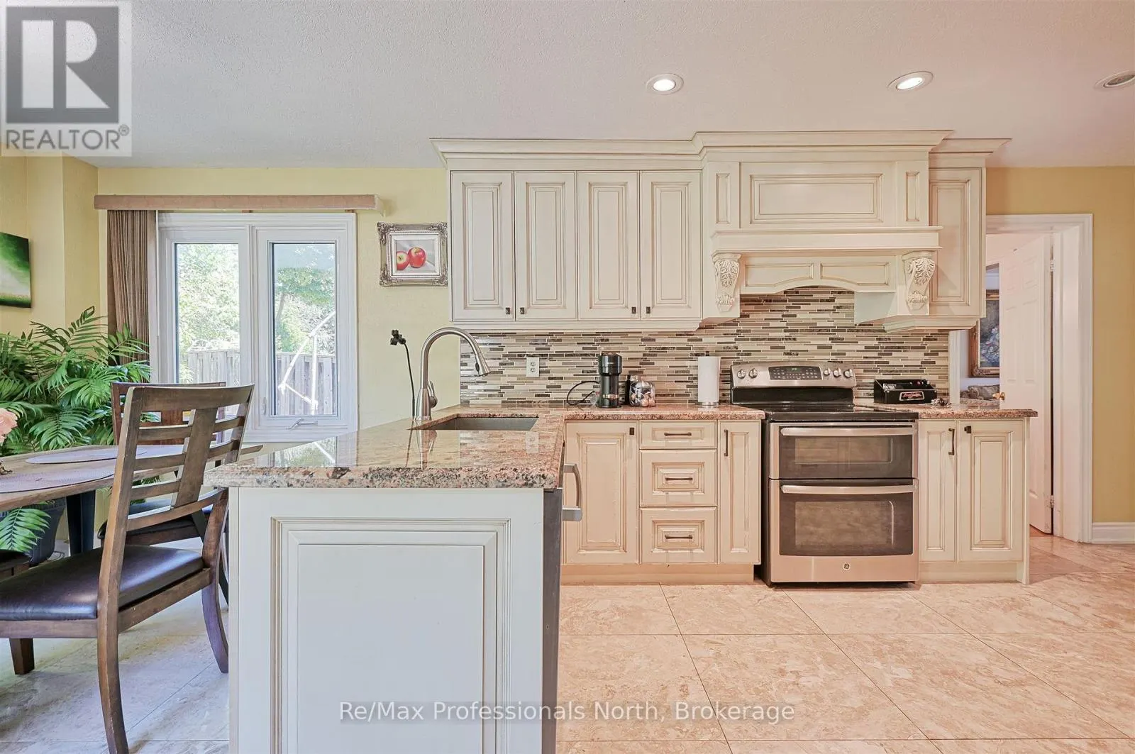 8 ELMSLEY DRIVE E