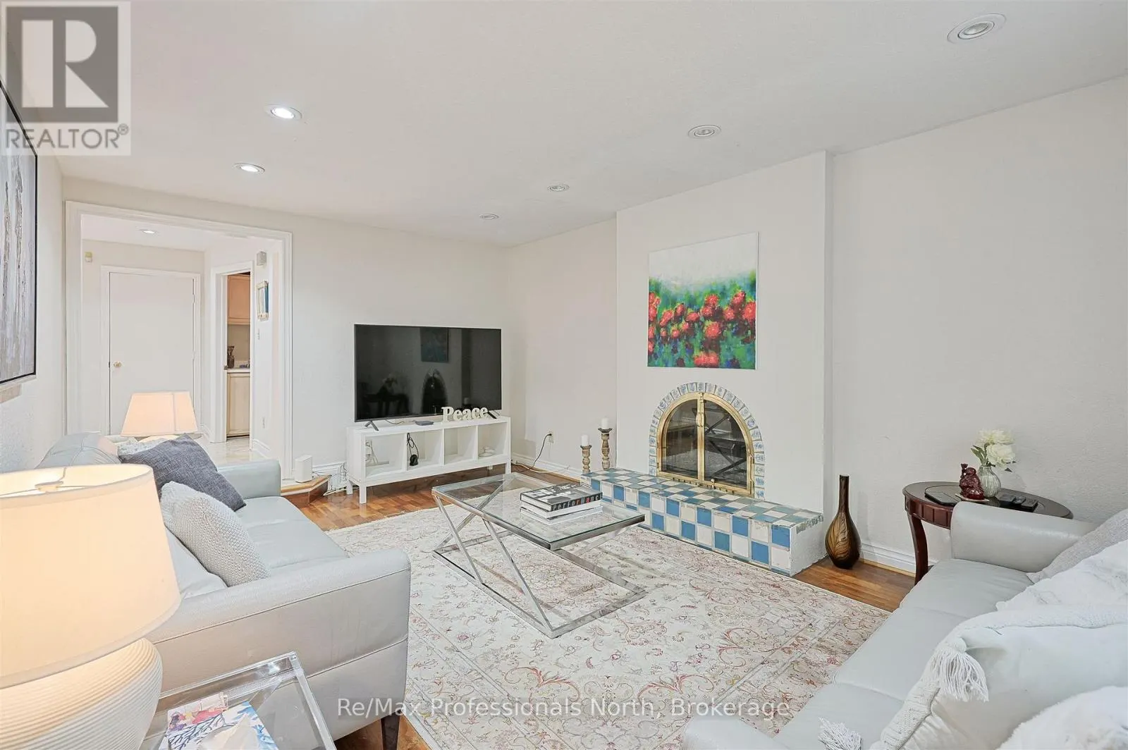 8 ELMSLEY DRIVE E