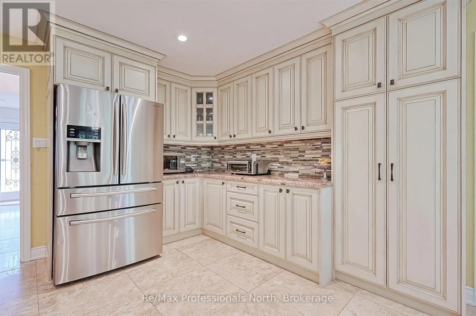 8 ELMSLEY DRIVE E