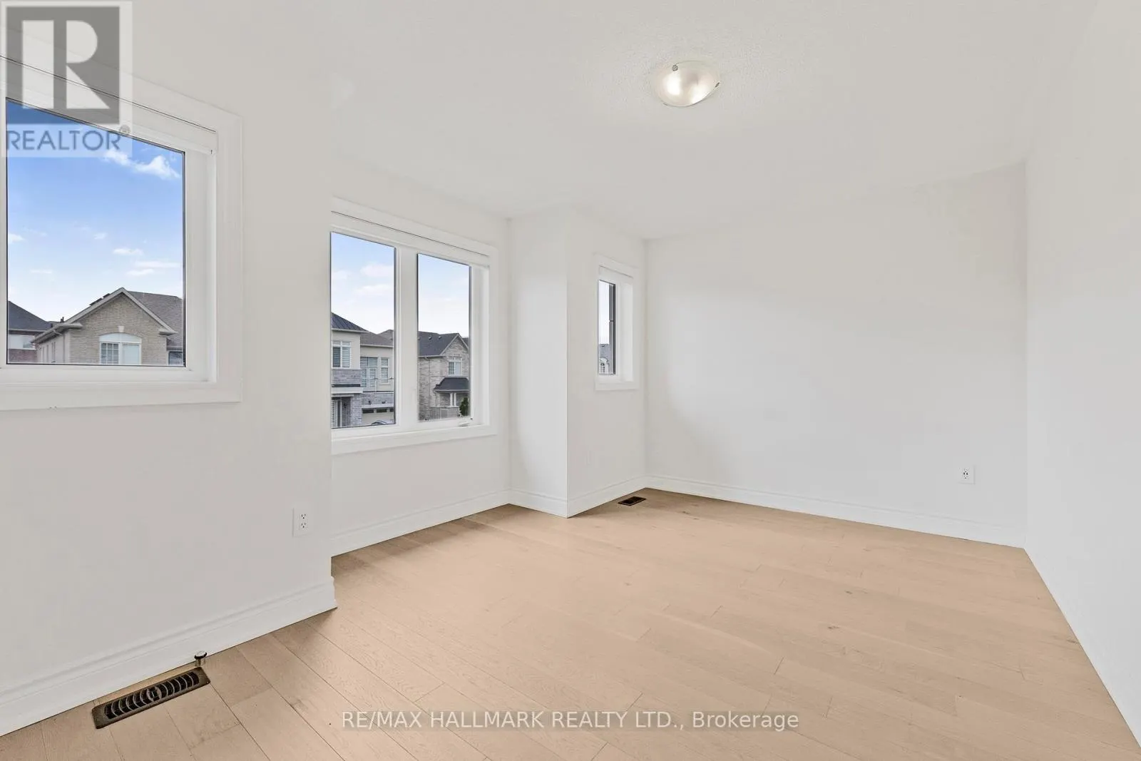 112 CARRIAGE SHOP BEND