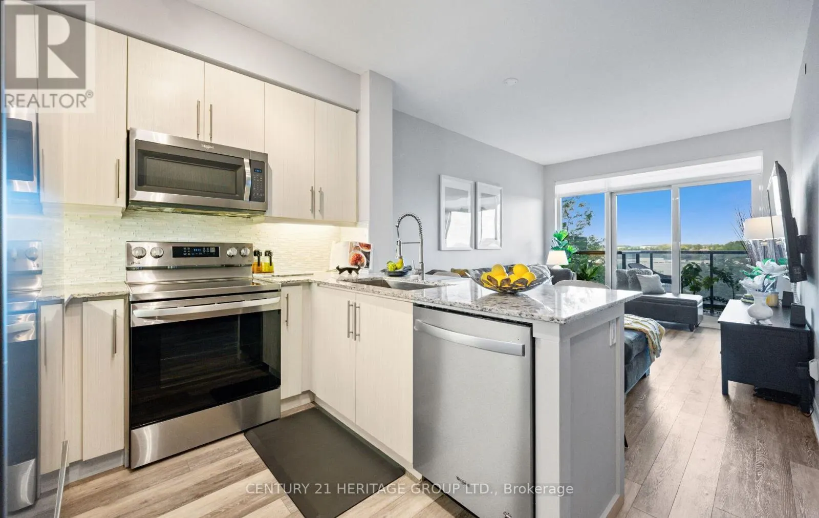 406 - 65 ONEIDA CRESCENT