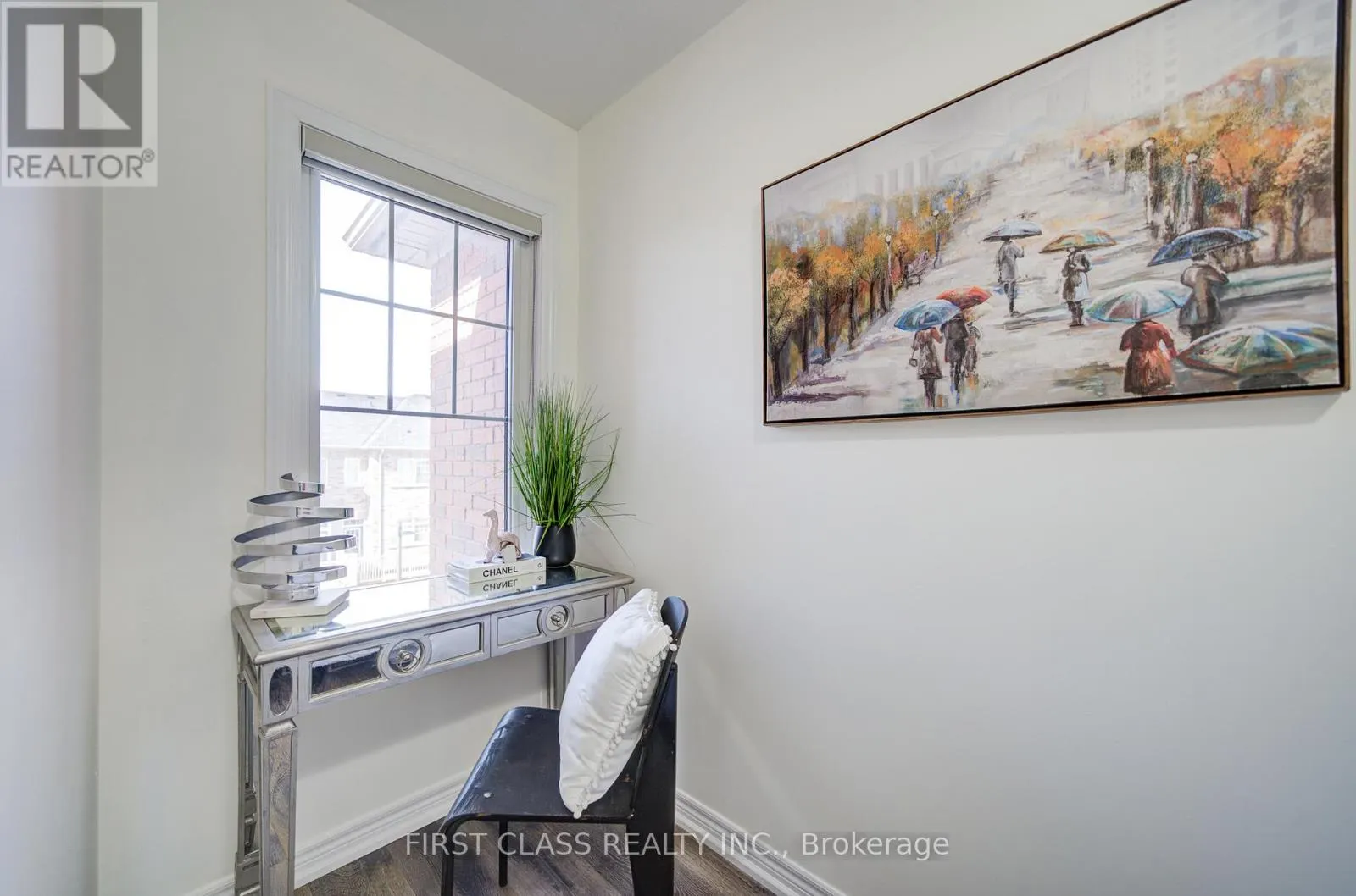 118 DUNDAS WAY