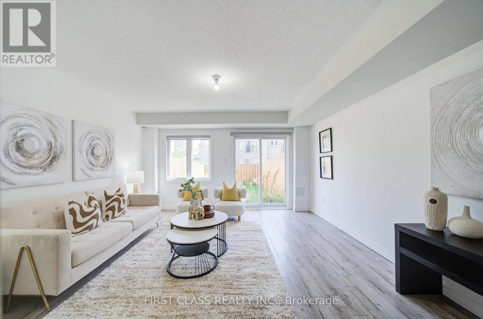 118 DUNDAS WAY