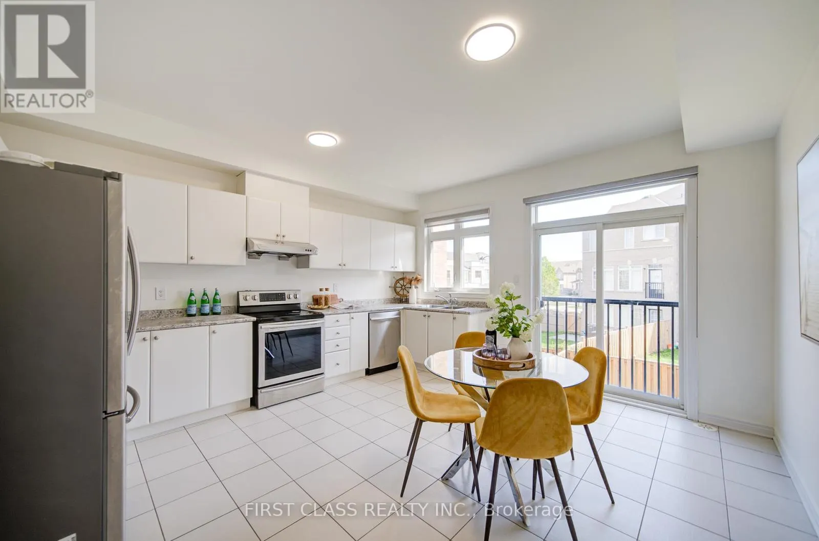 118 DUNDAS WAY