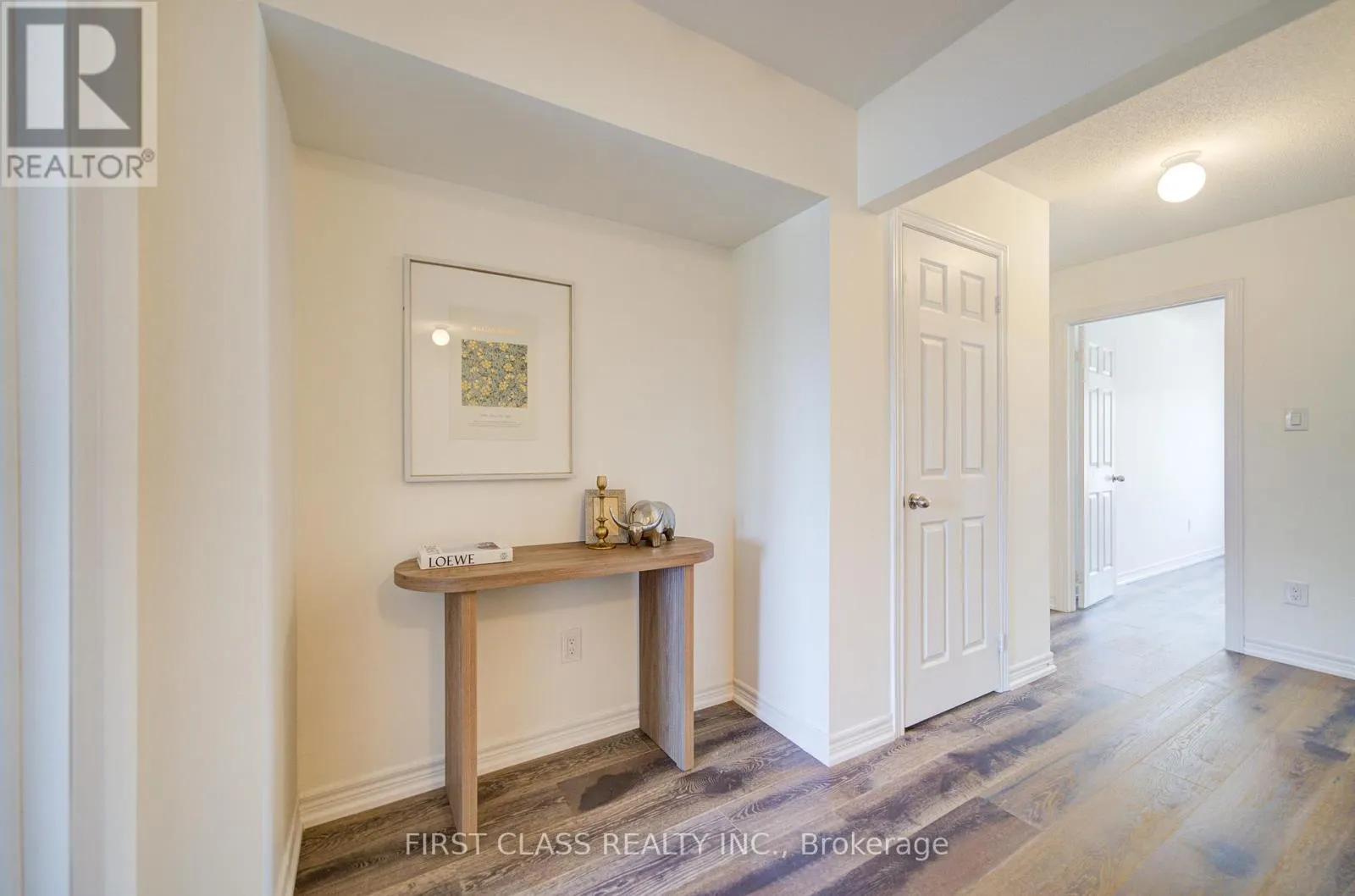 118 DUNDAS WAY