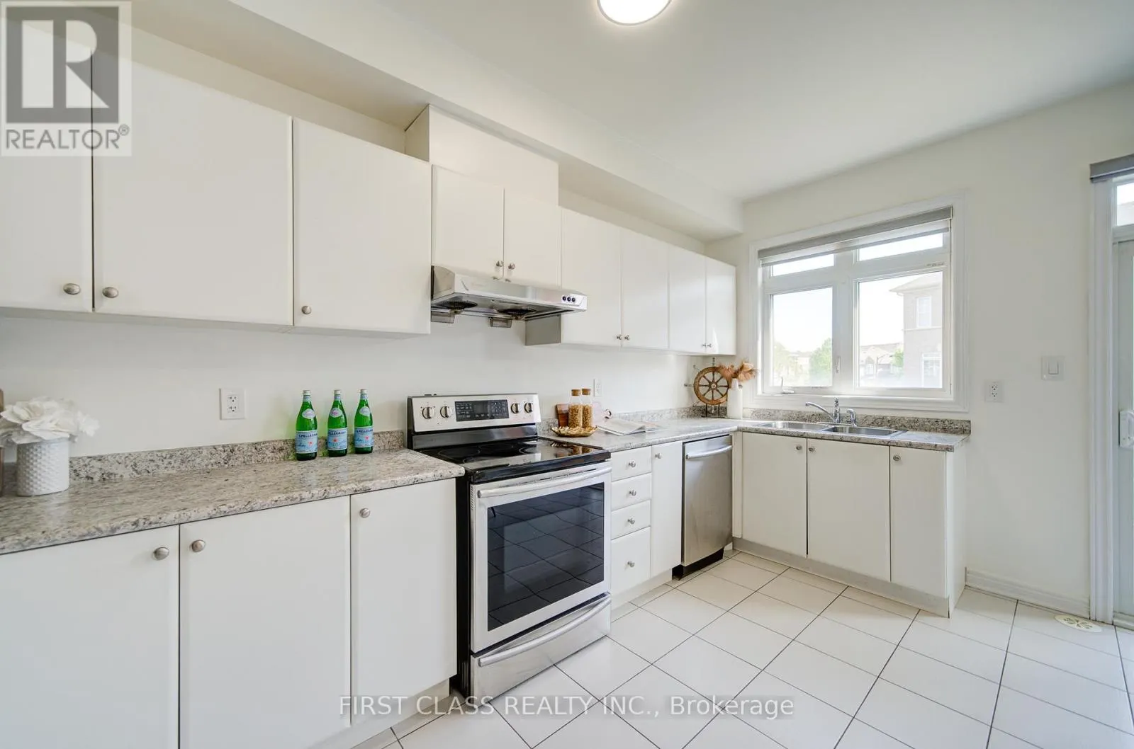 118 DUNDAS WAY