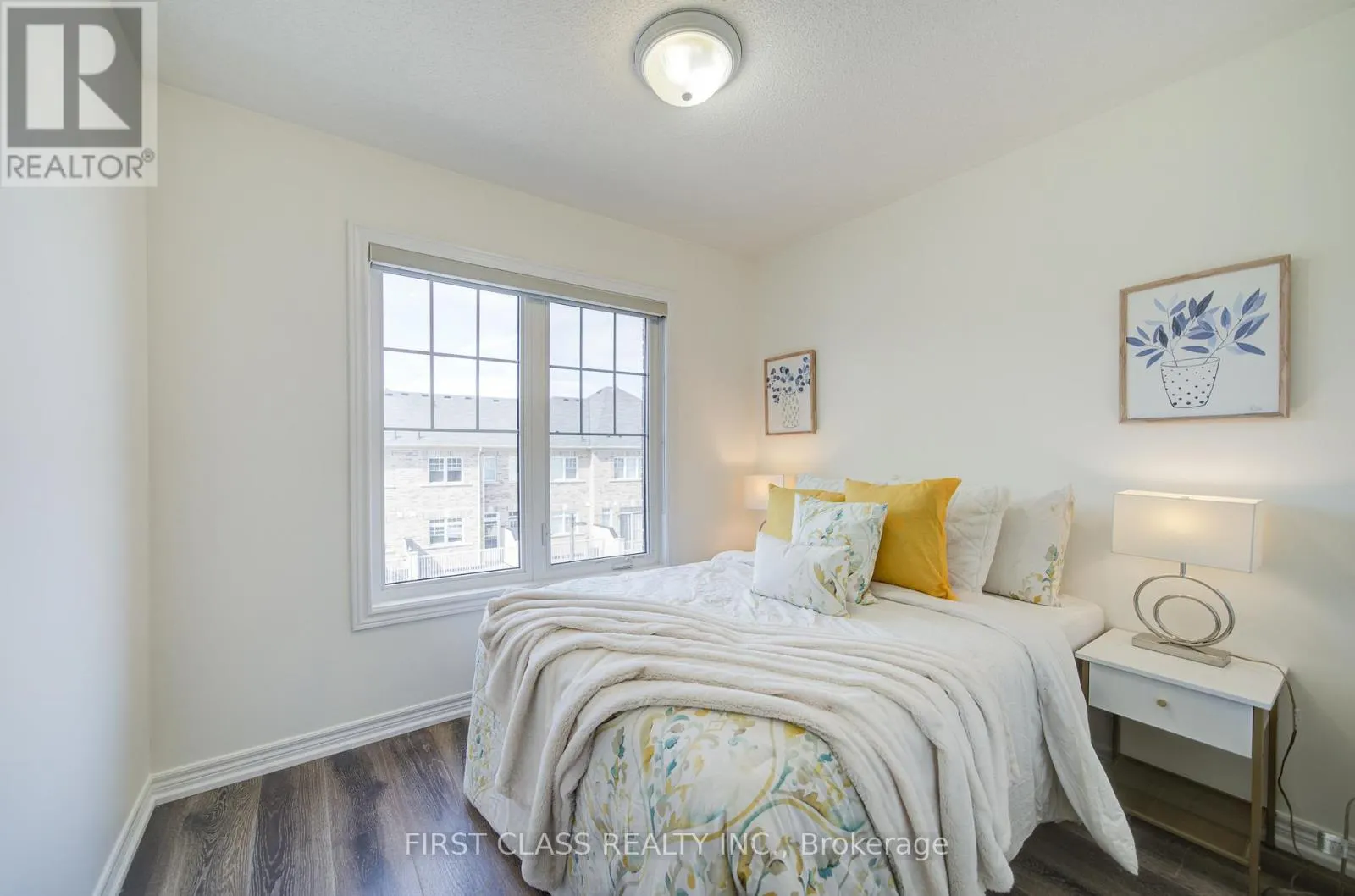 118 DUNDAS WAY