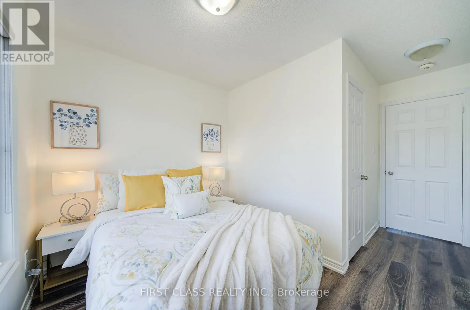 118 DUNDAS WAY
