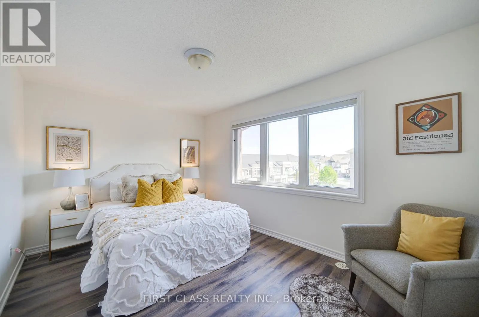 118 DUNDAS WAY