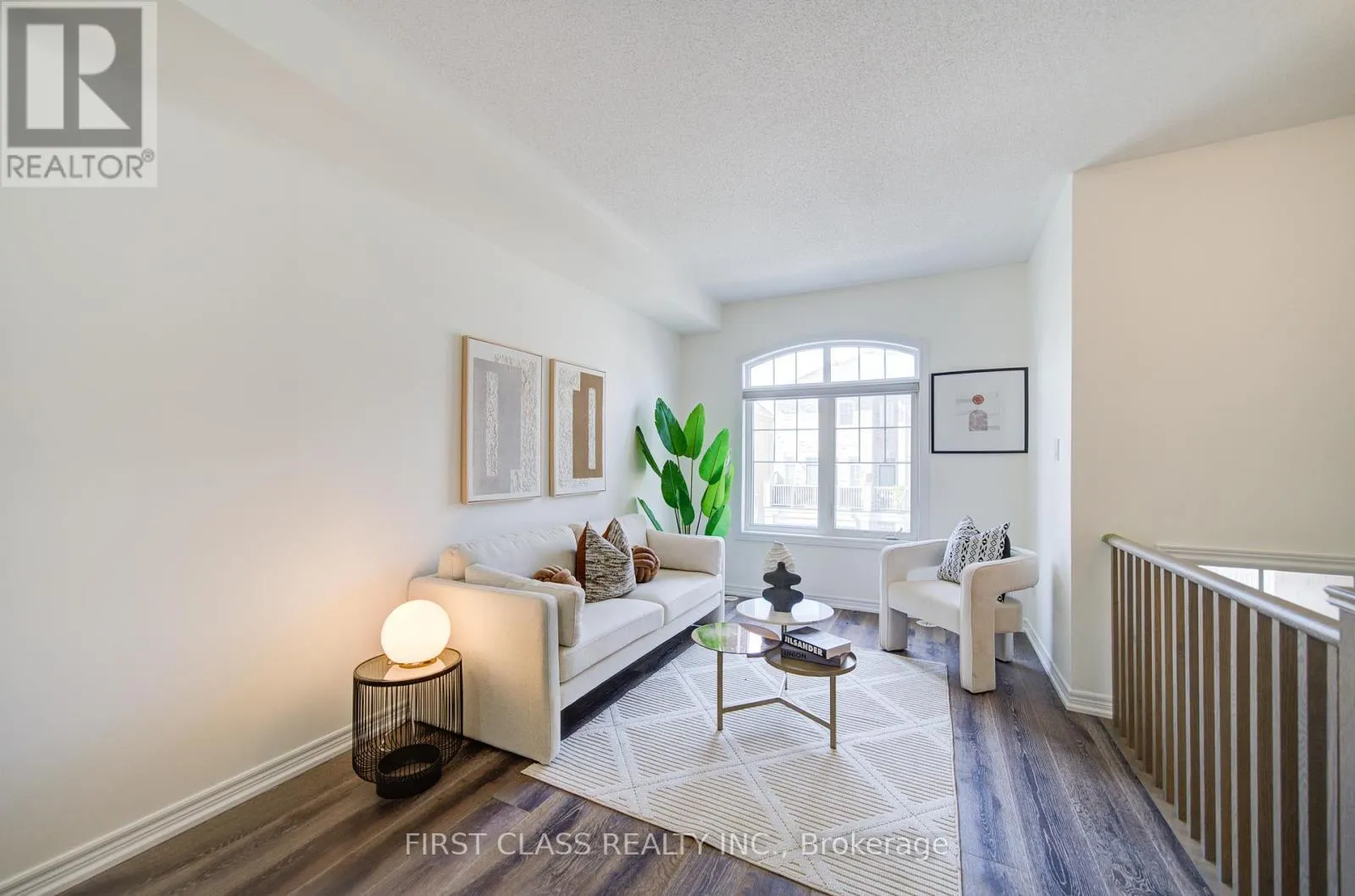 118 DUNDAS WAY