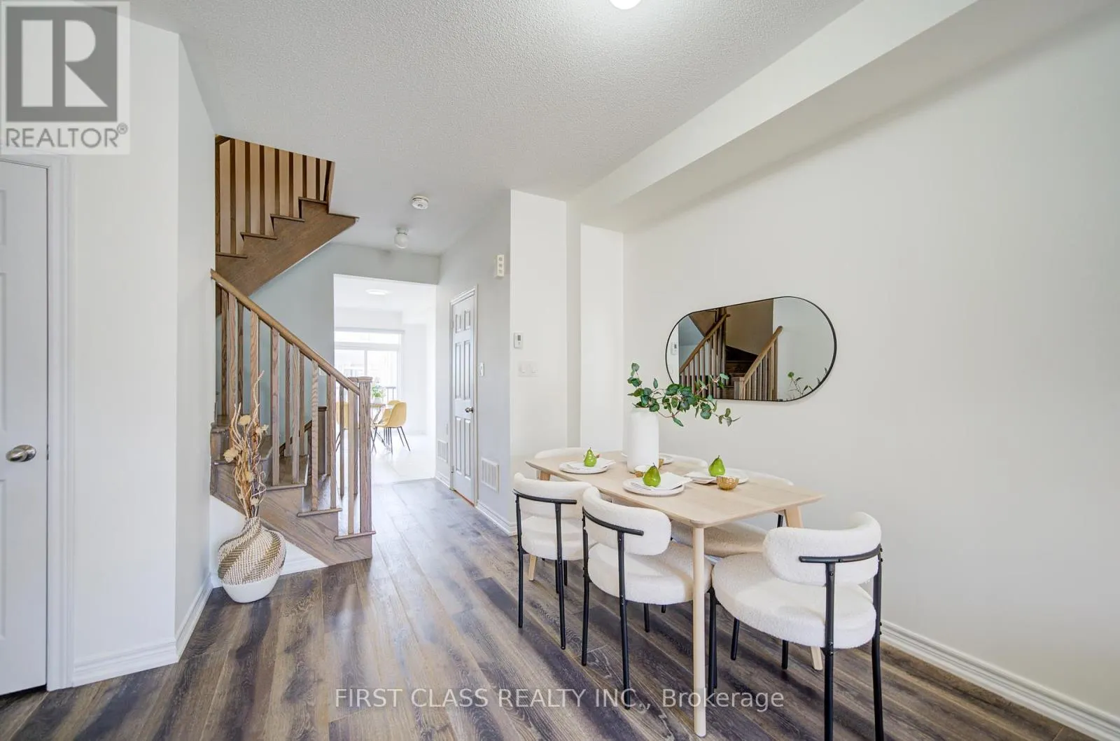 118 DUNDAS WAY