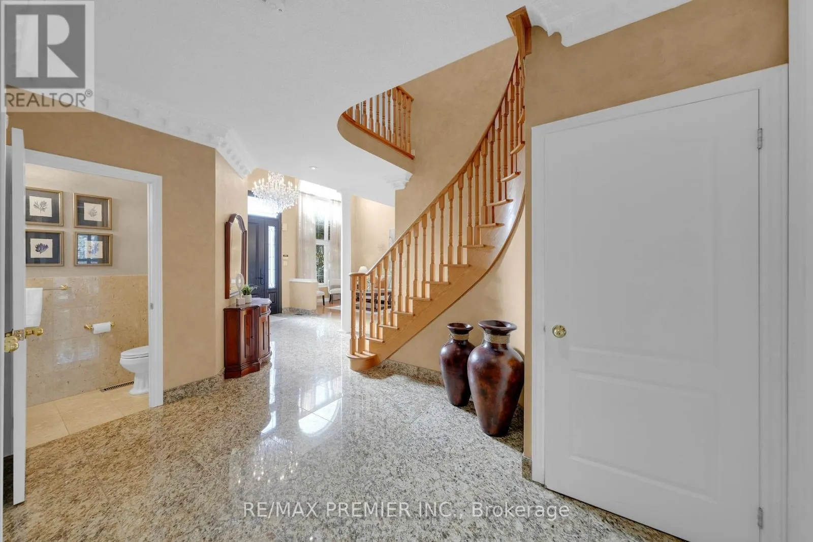 93 NOVAVIEW CRESCENT