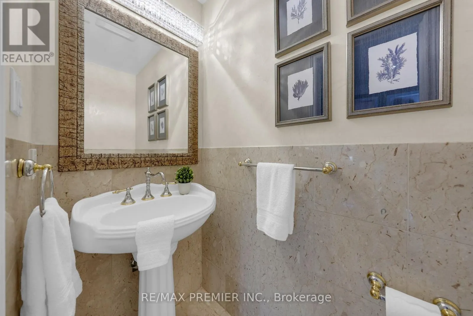 93 NOVAVIEW CRESCENT