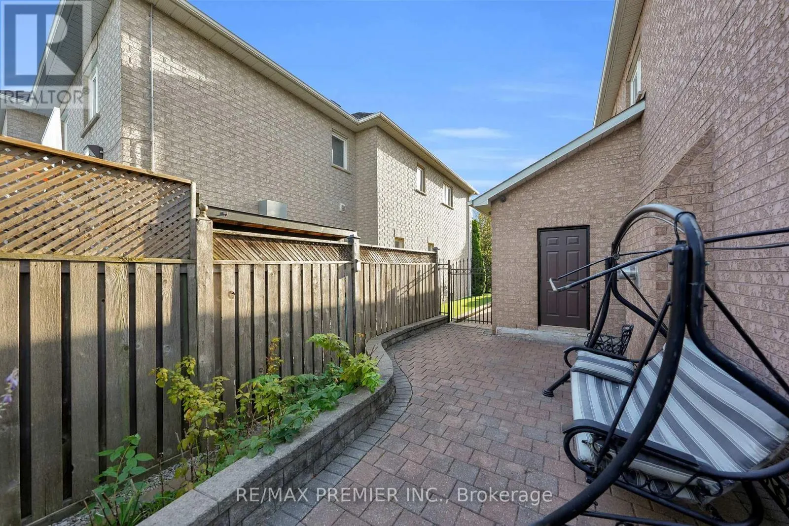 93 NOVAVIEW CRESCENT
