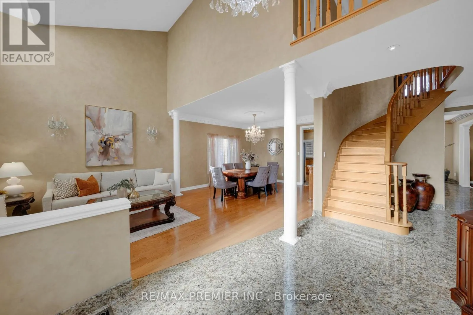 93 NOVAVIEW CRESCENT