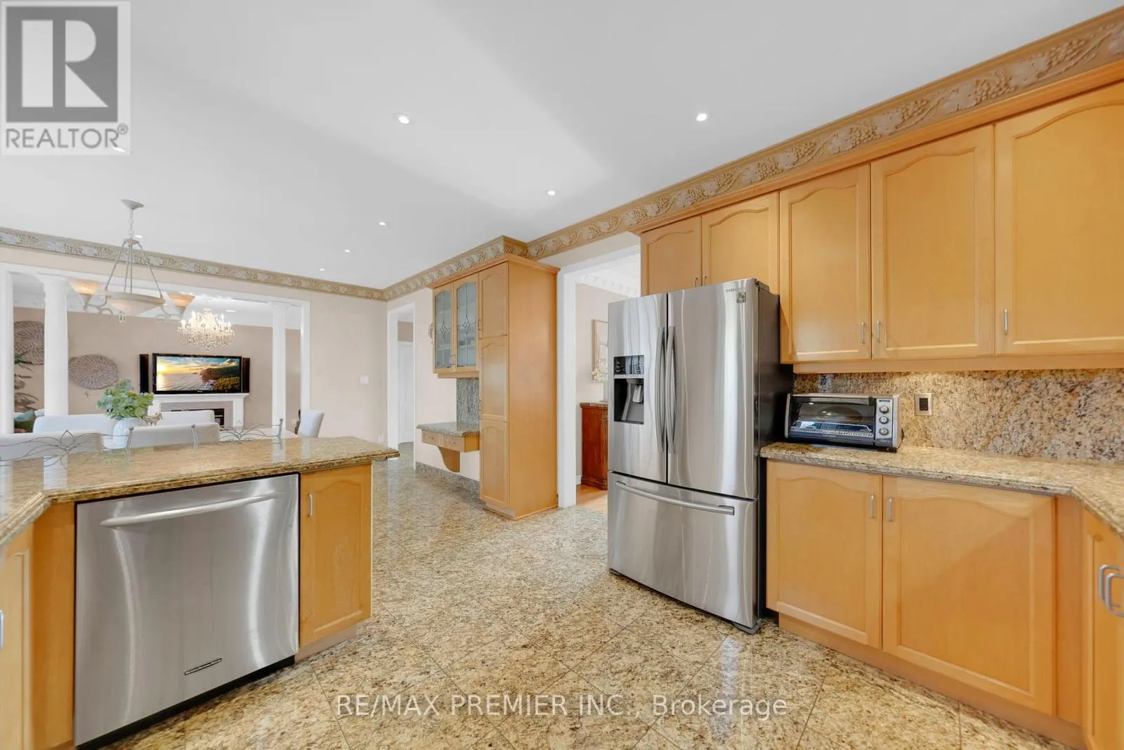 93 NOVAVIEW CRESCENT