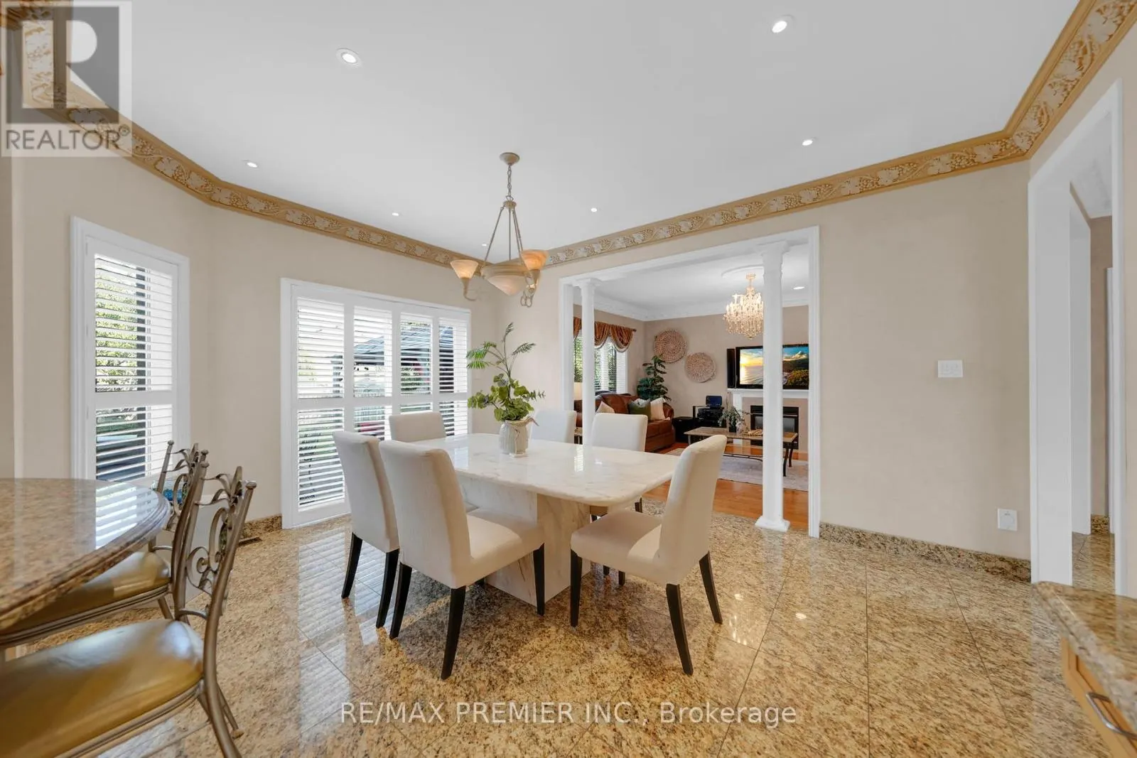 93 NOVAVIEW CRESCENT