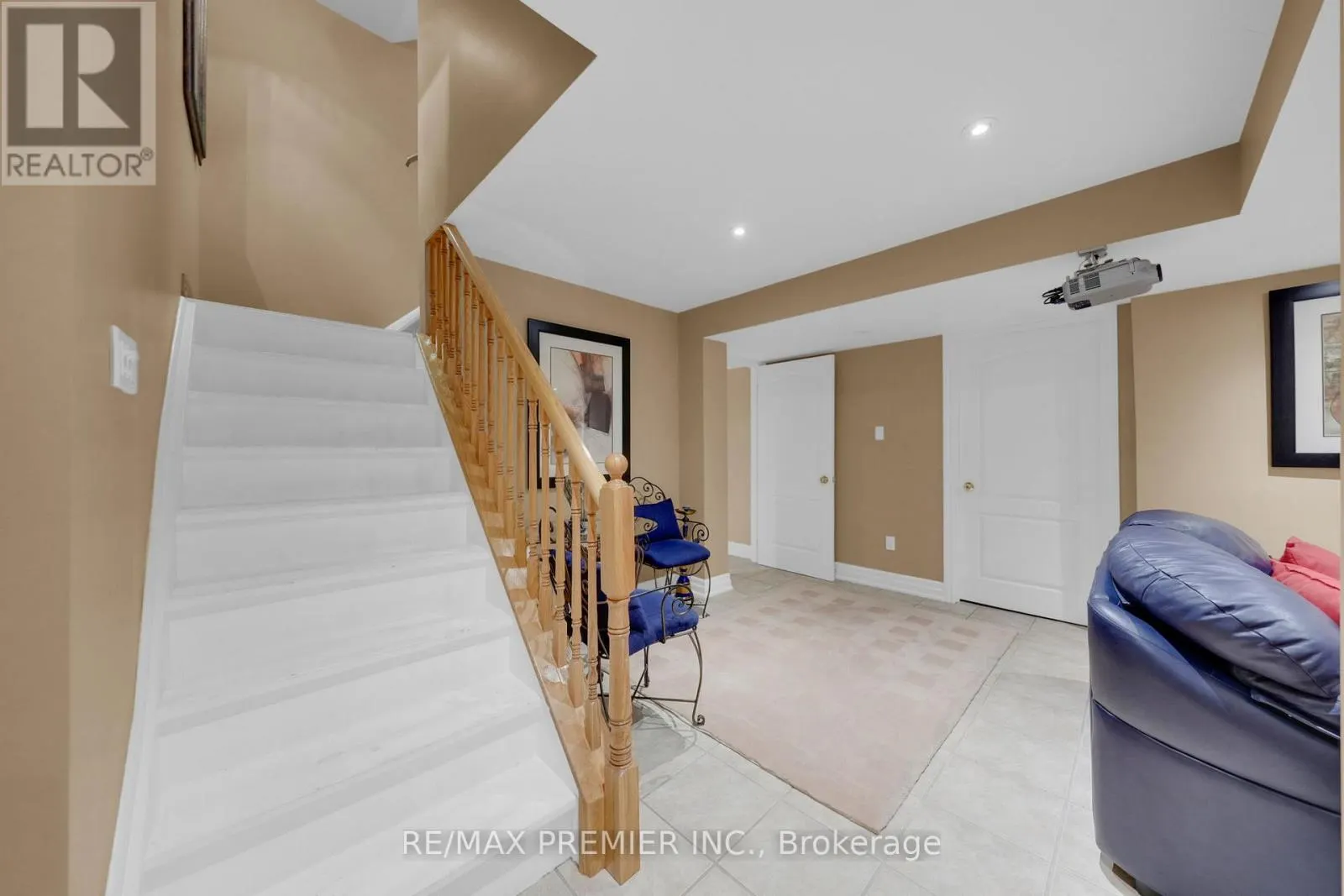 93 NOVAVIEW CRESCENT
