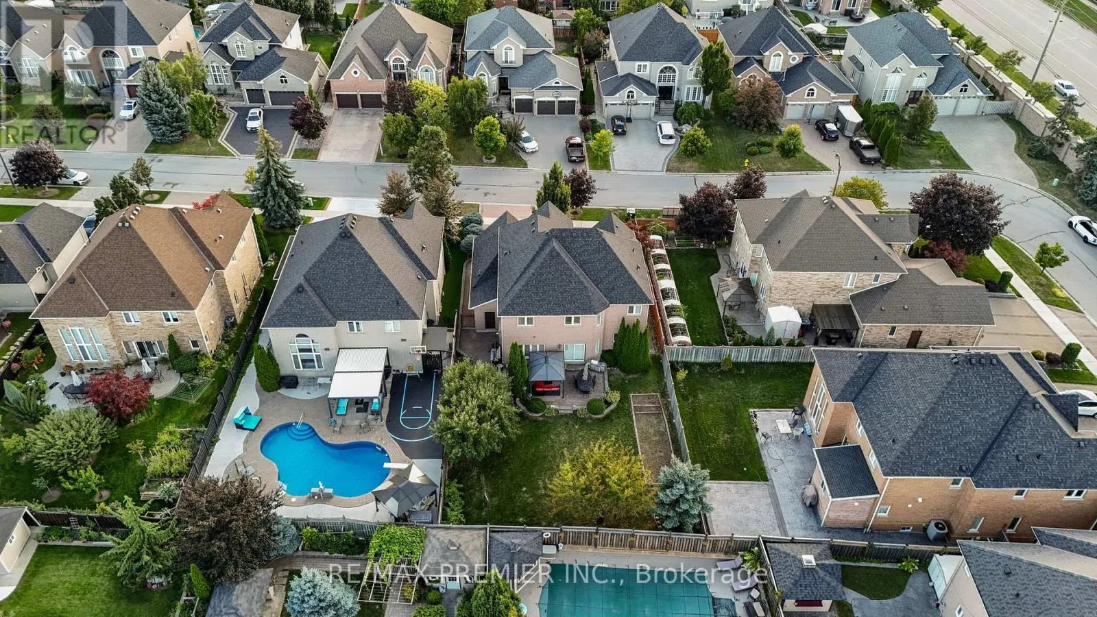 93 NOVAVIEW CRESCENT