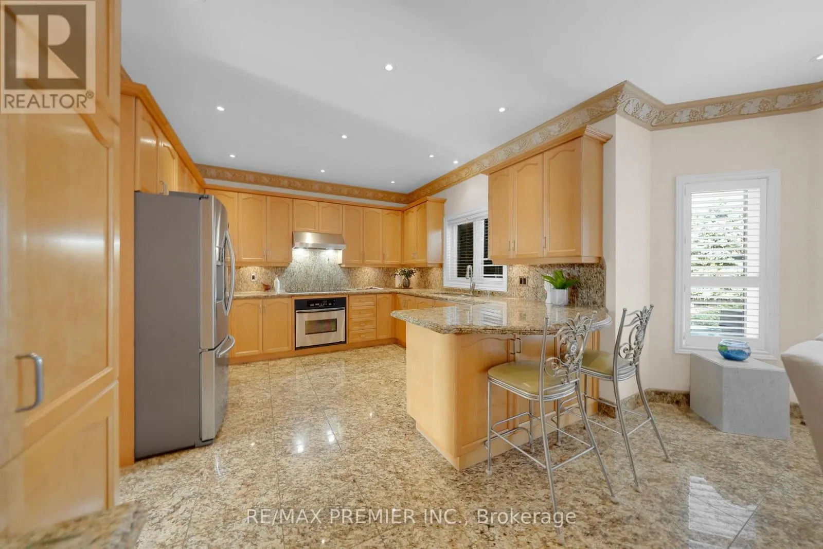 93 NOVAVIEW CRESCENT