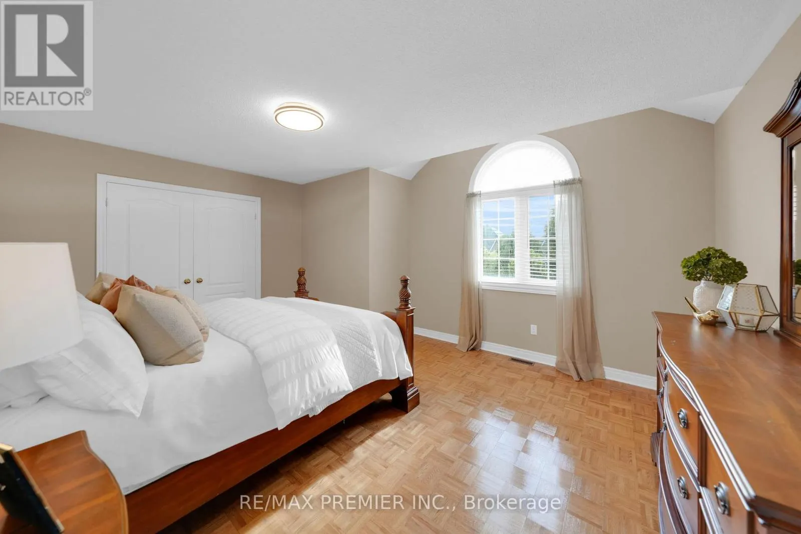 93 NOVAVIEW CRESCENT
