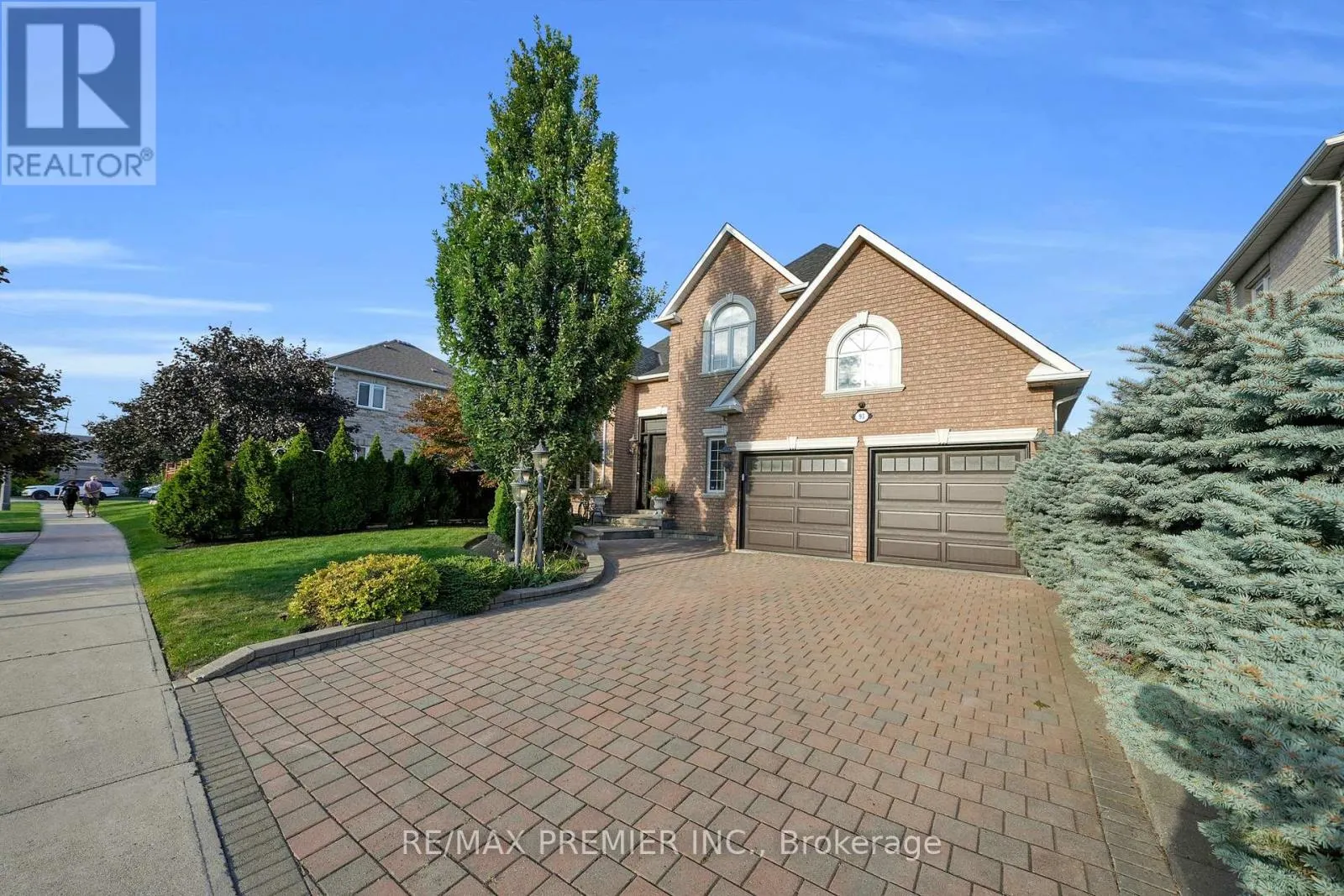 93 NOVAVIEW CRESCENT