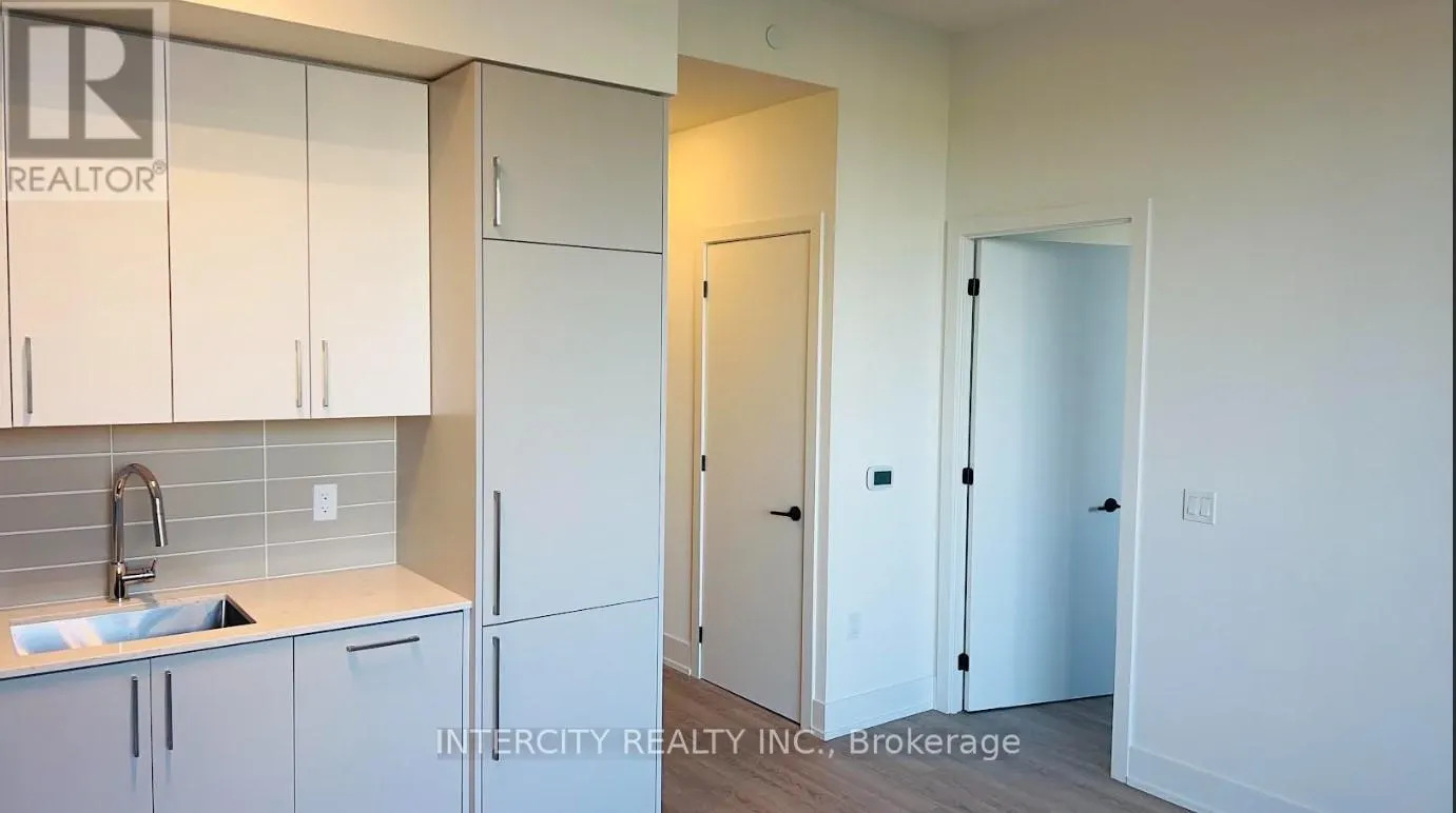 512 - 2075 KING ROAD