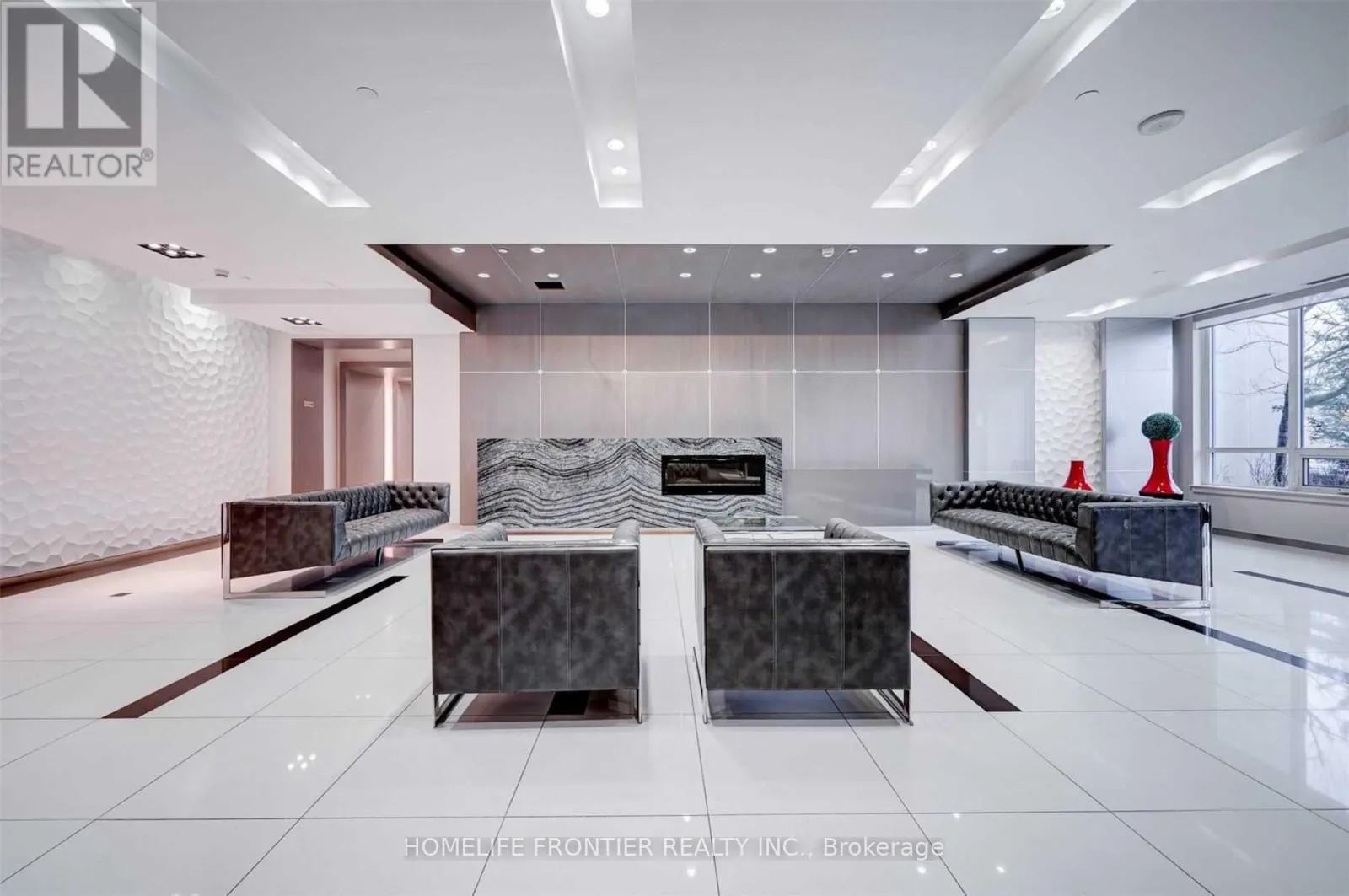 826 - 7165 YONGE STREET