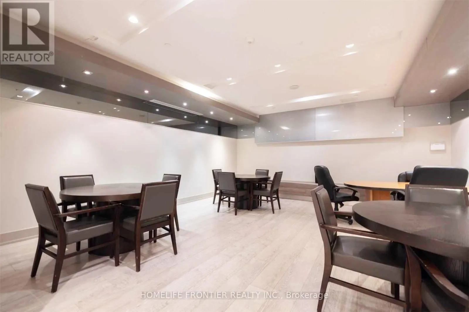 826 - 7165 YONGE STREET