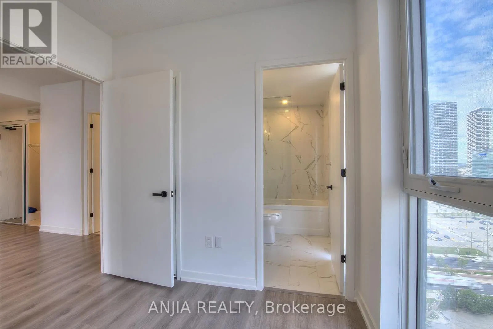 2210 - 28 INTERCHANGE WAY