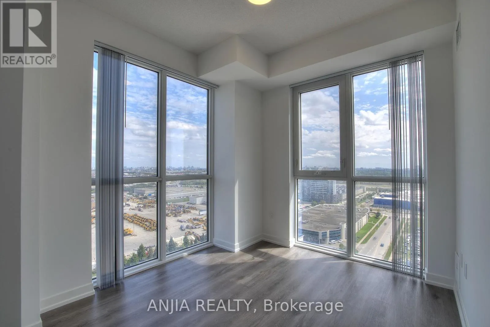 2210 - 28 INTERCHANGE WAY