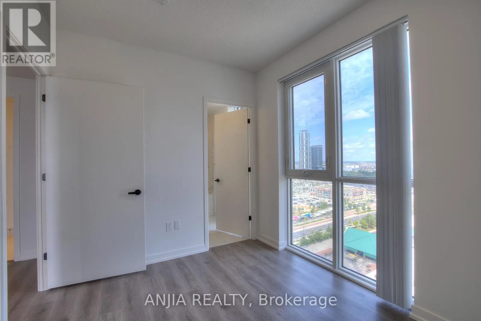 2210 - 28 INTERCHANGE WAY