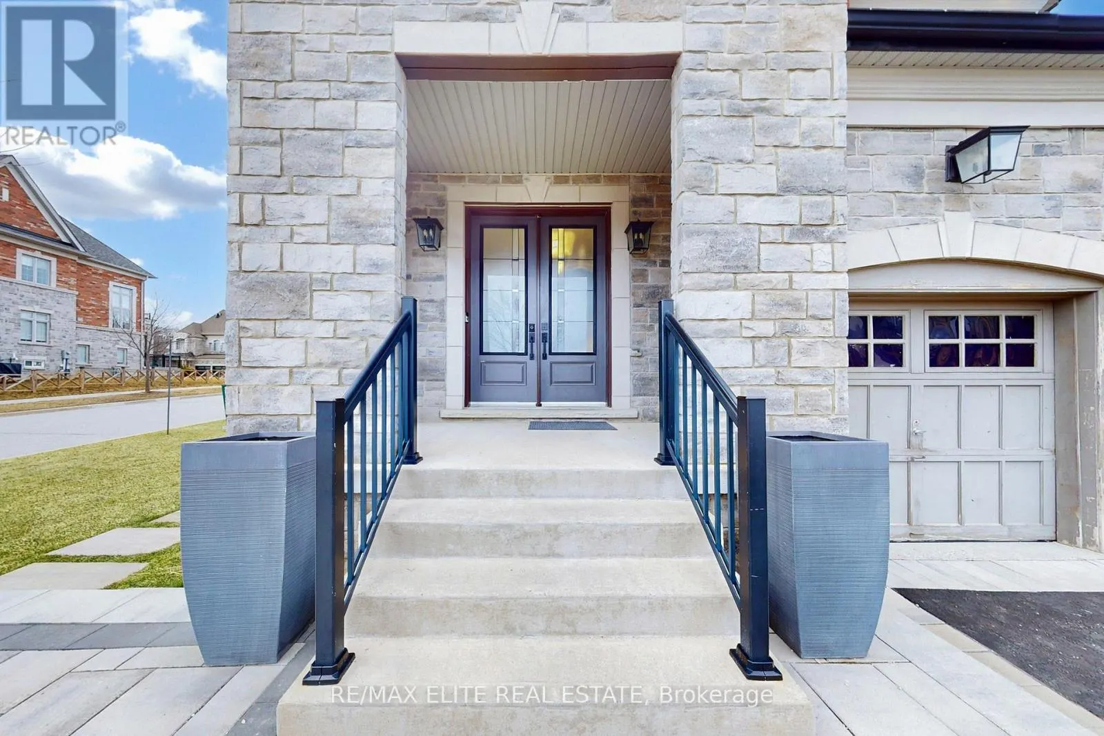 7 COLYTON COURT