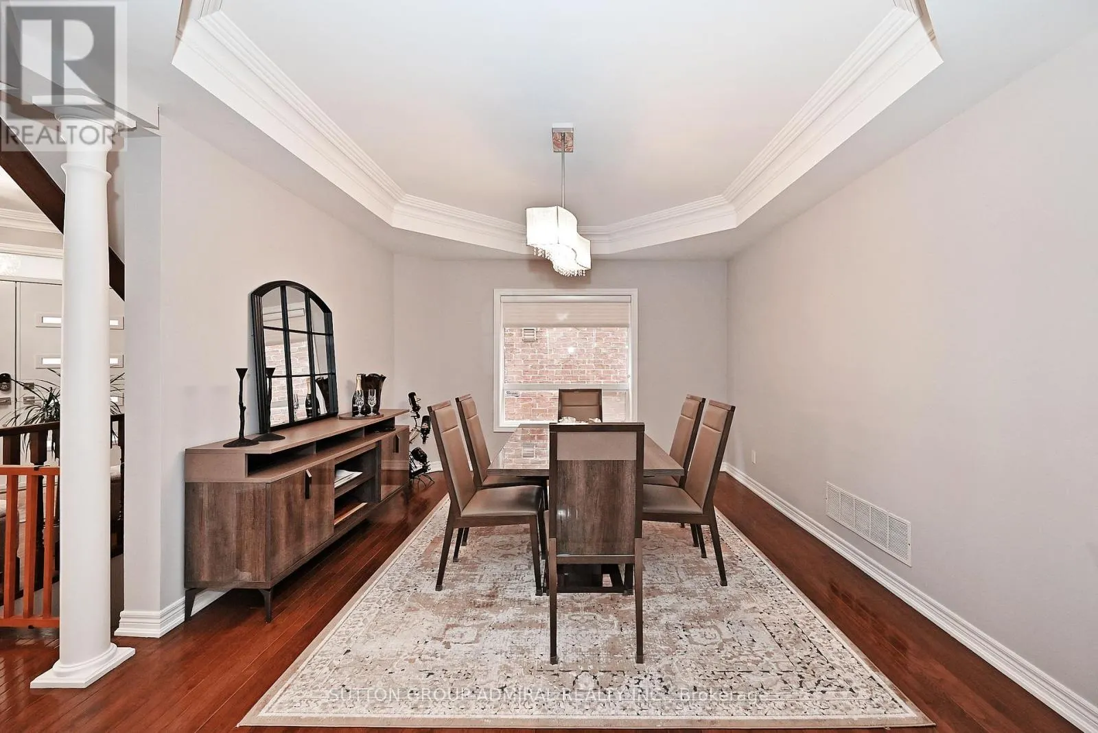 32 SEABREEZE AVENUE