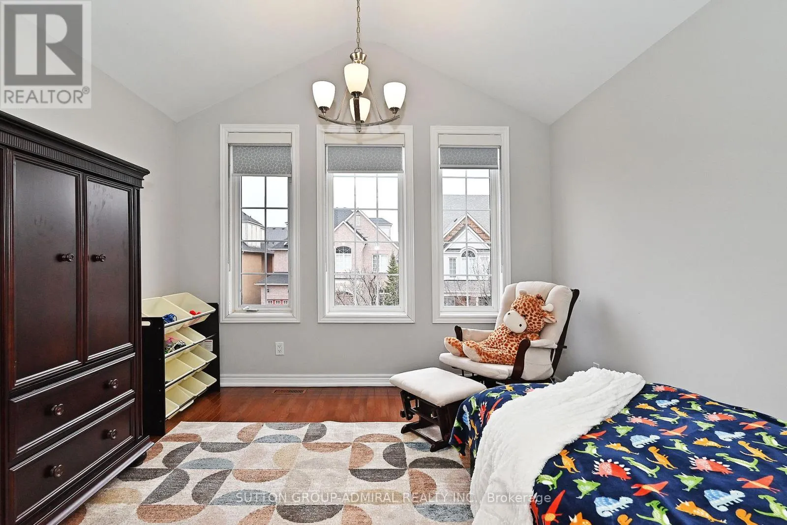 32 SEABREEZE AVENUE