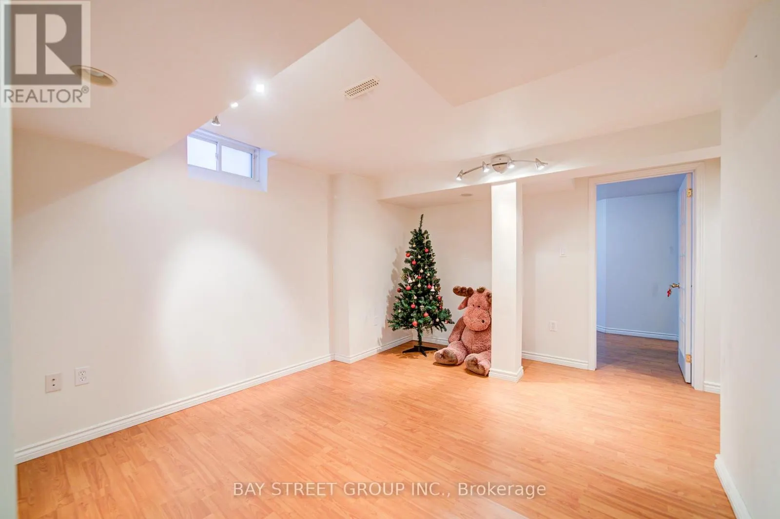 108 RIDEAU DRIVE