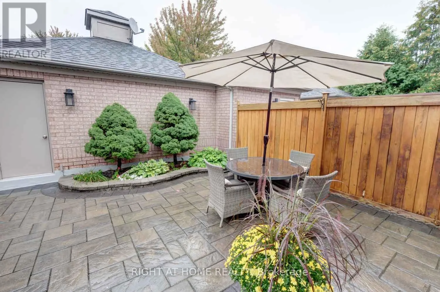 8963 YONGE STREET