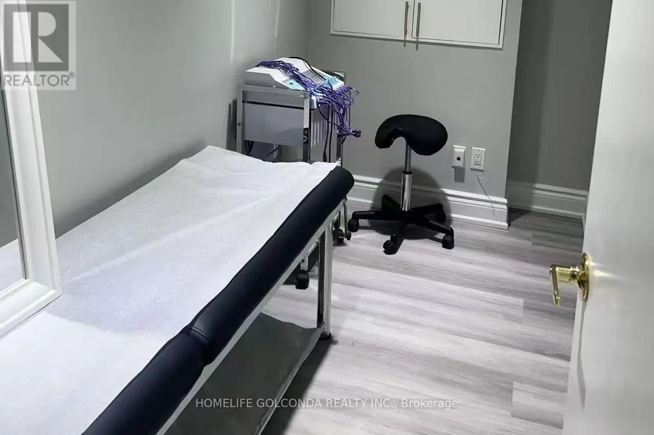 21D-22D - 7398 YONGE STREET