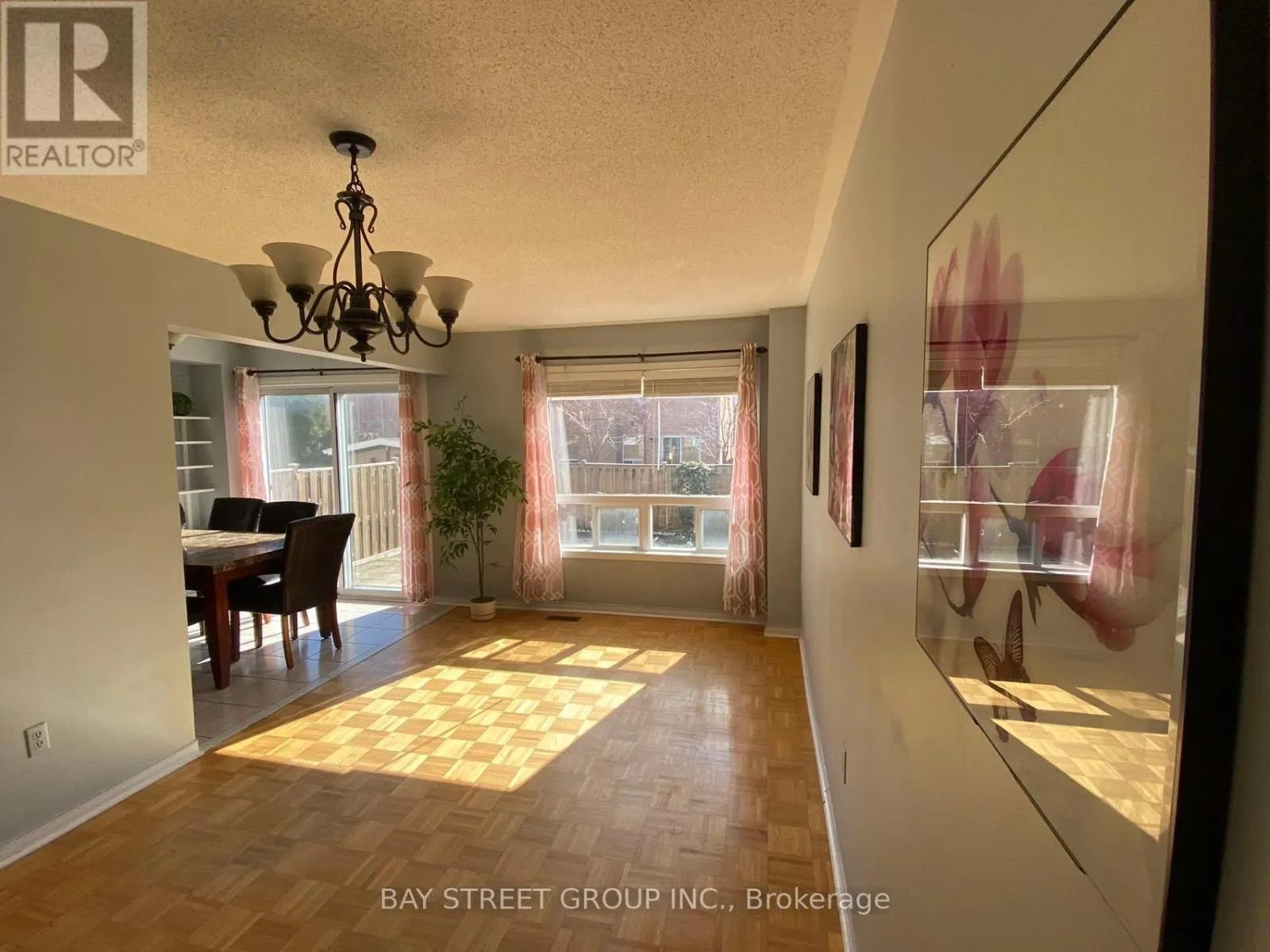 27 NEUCHATEL AVENUE