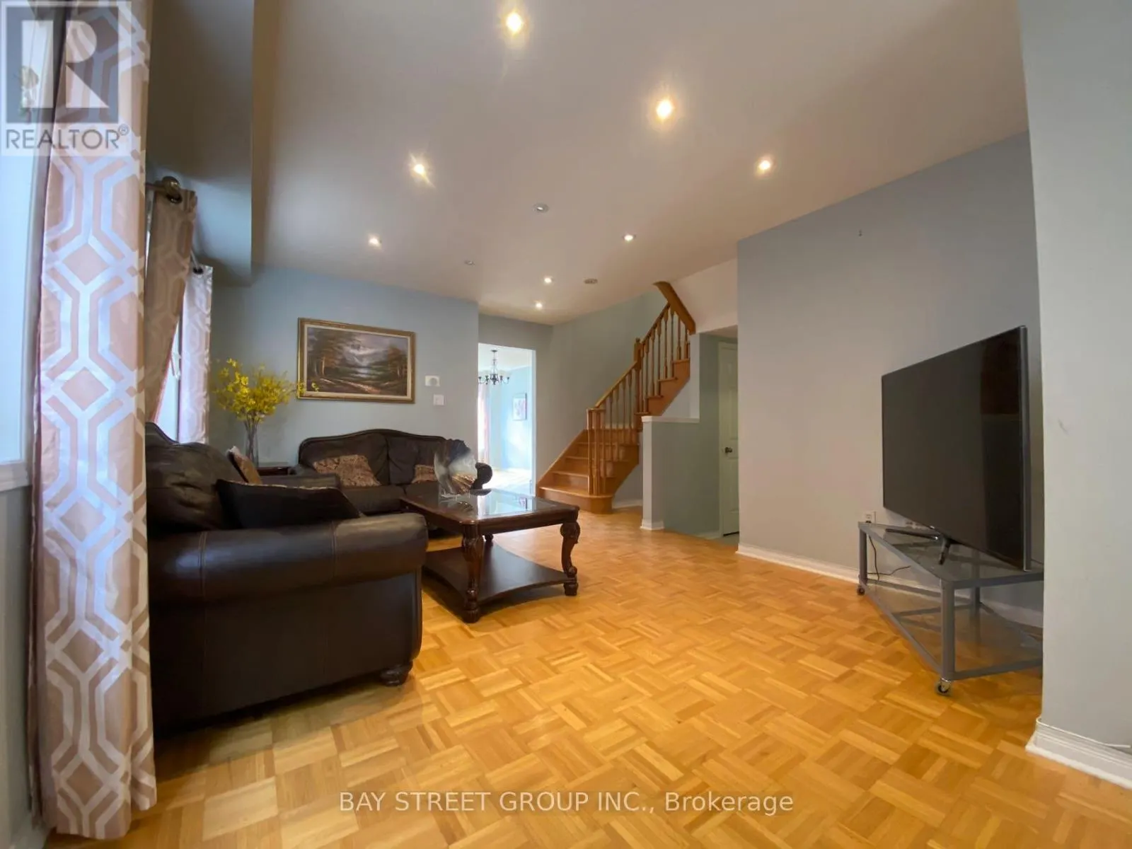 27 NEUCHATEL AVENUE