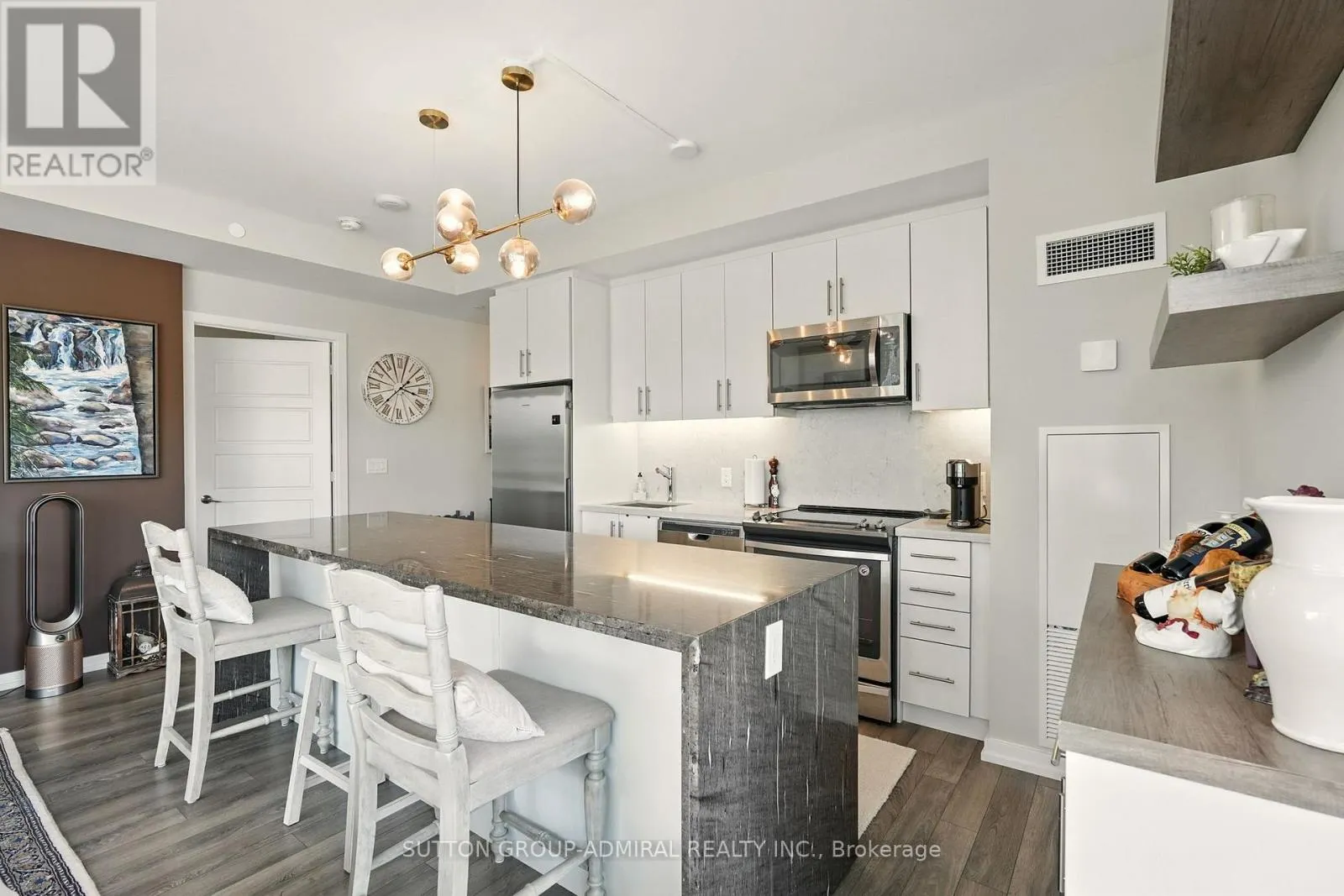 A217 - 241 SEA RAY AVENUE