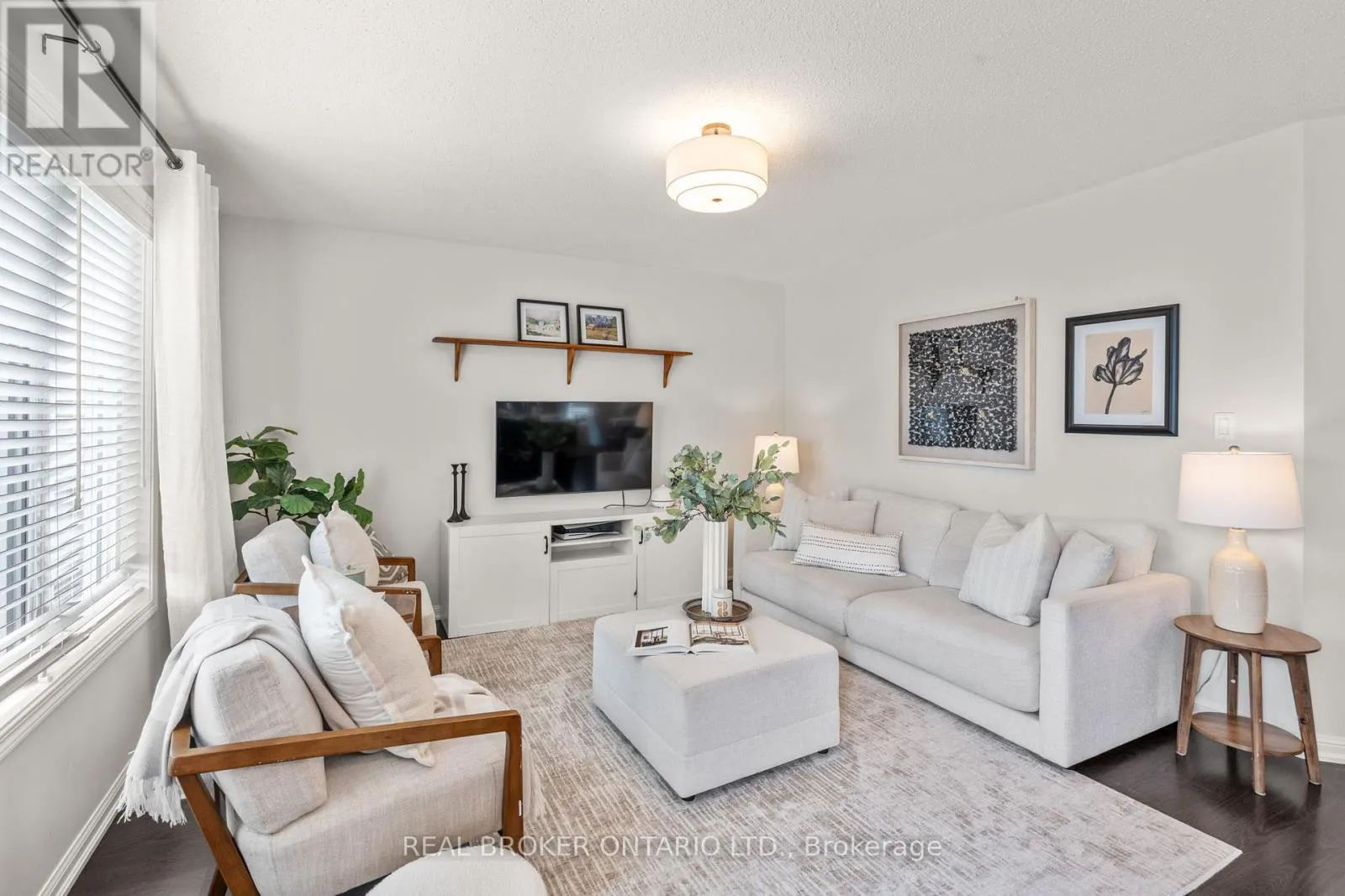 5 DON HADDEN CRESCENT
