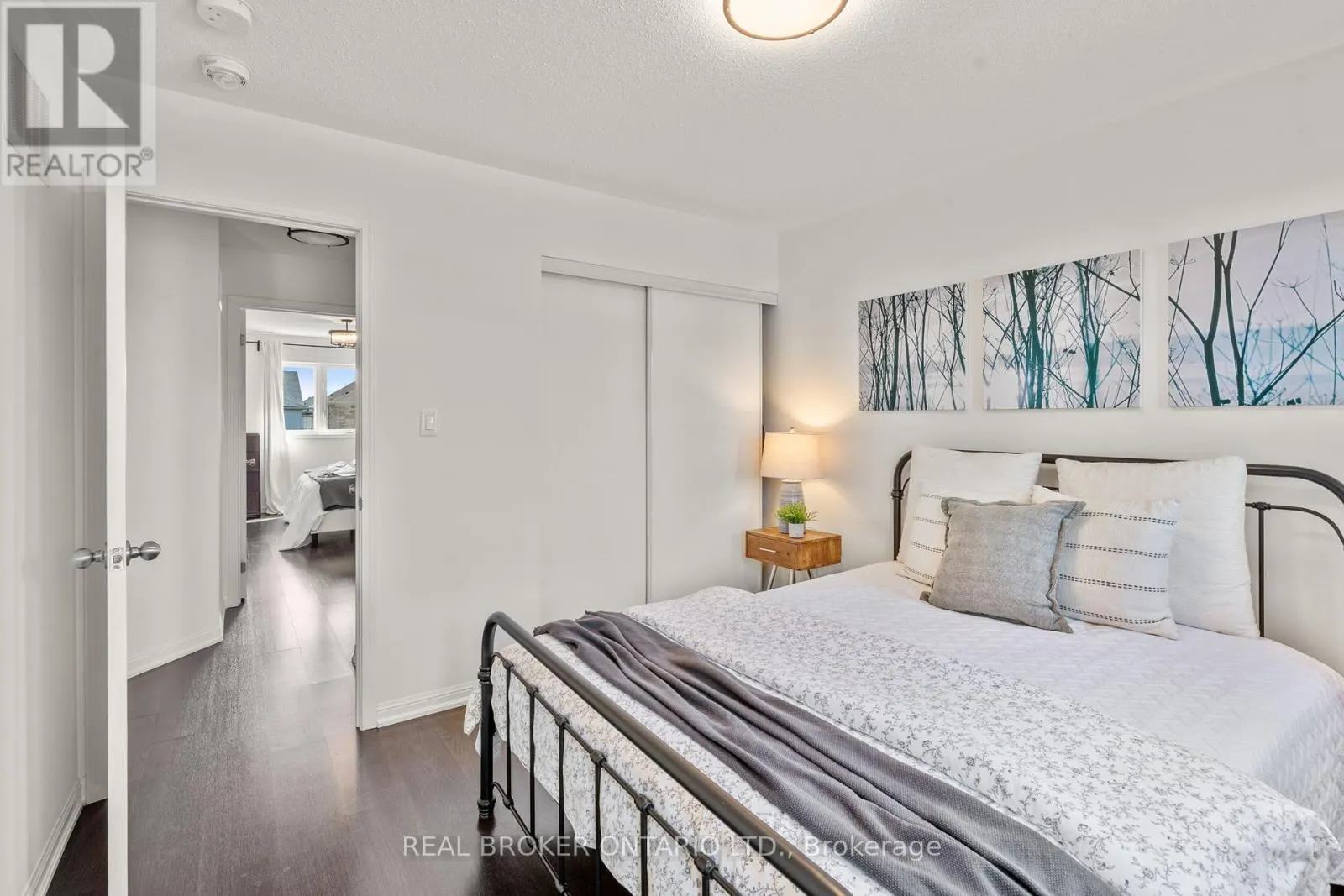 5 DON HADDEN CRESCENT