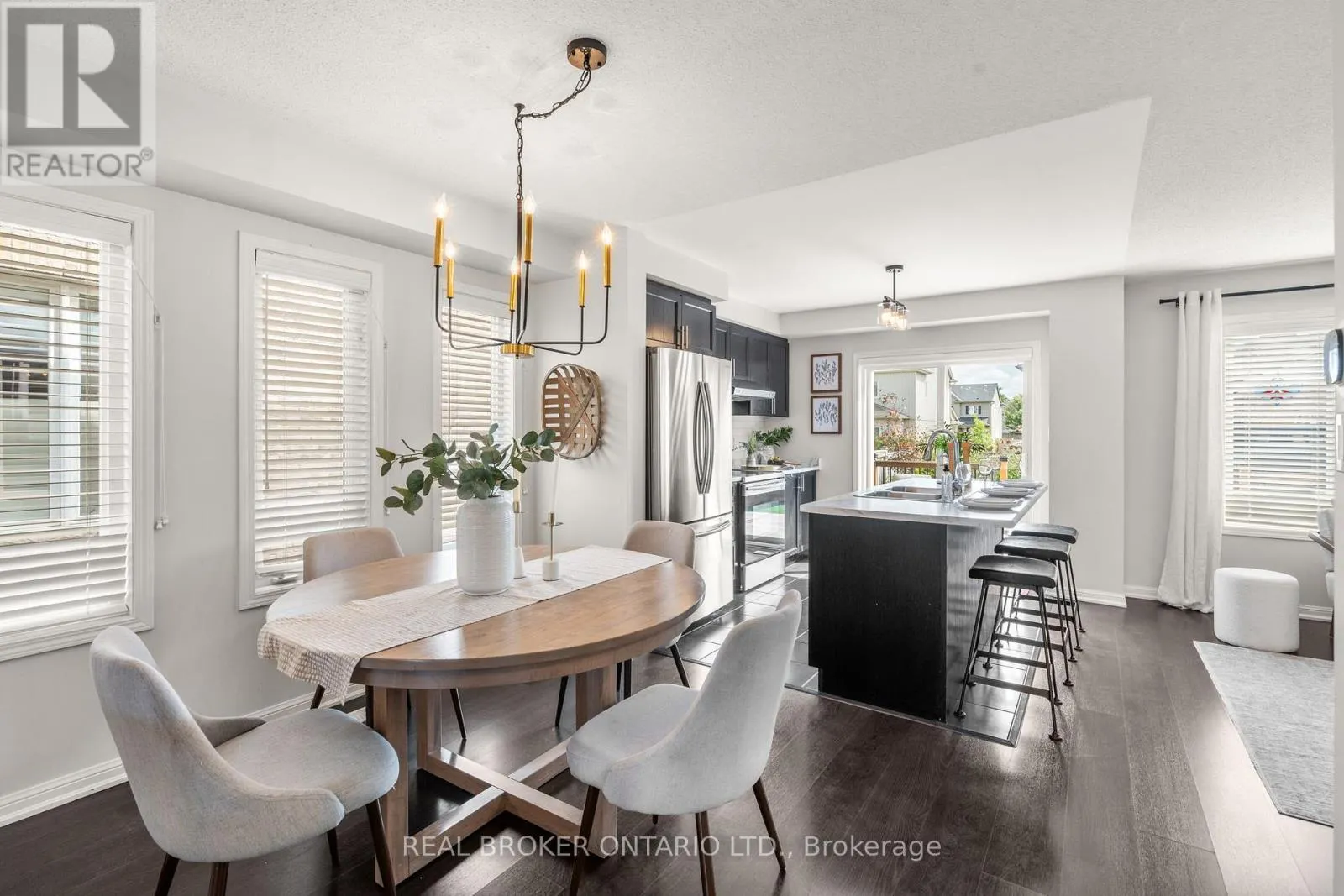 5 DON HADDEN CRESCENT