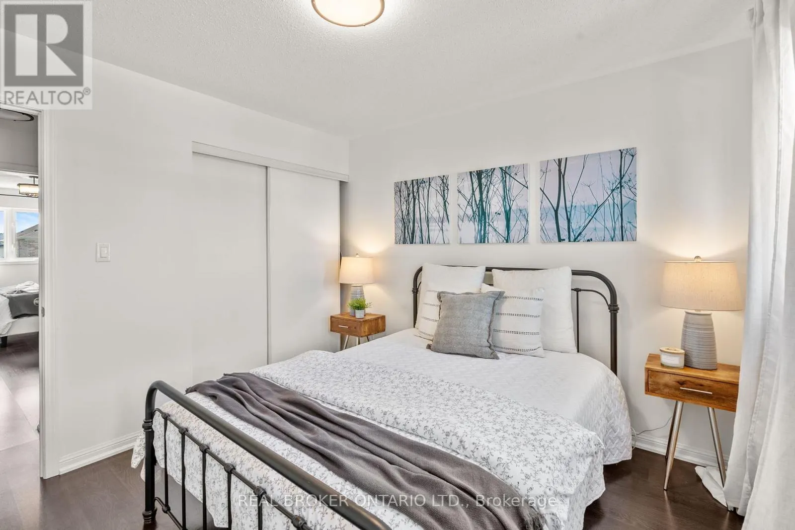 5 DON HADDEN CRESCENT