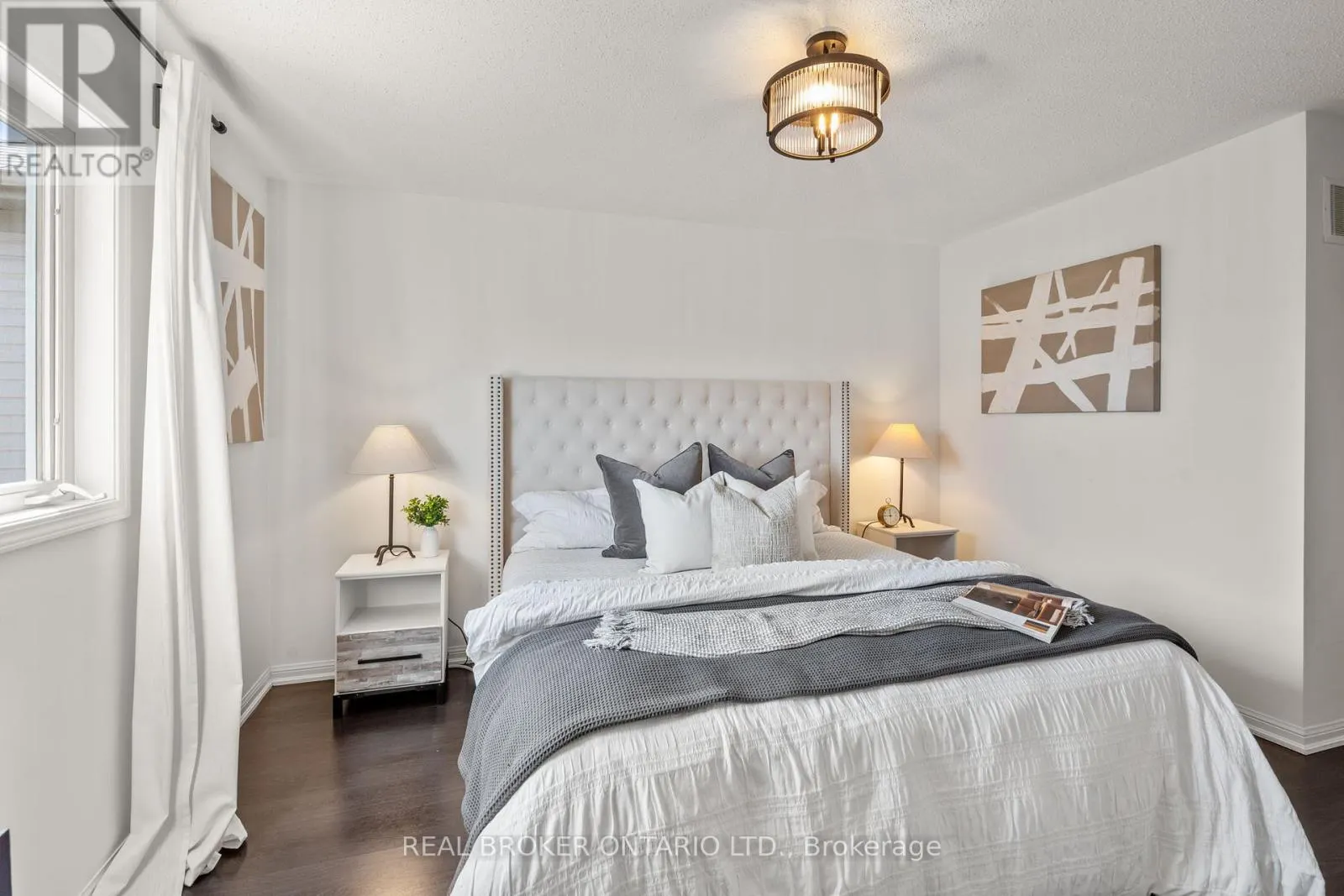 5 DON HADDEN CRESCENT