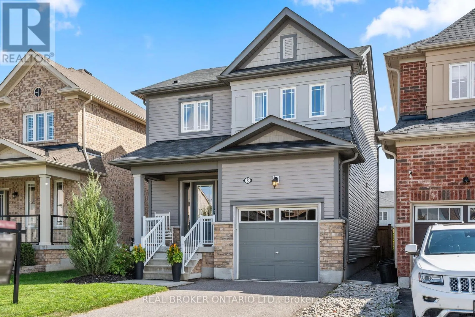 5 DON HADDEN CRESCENT