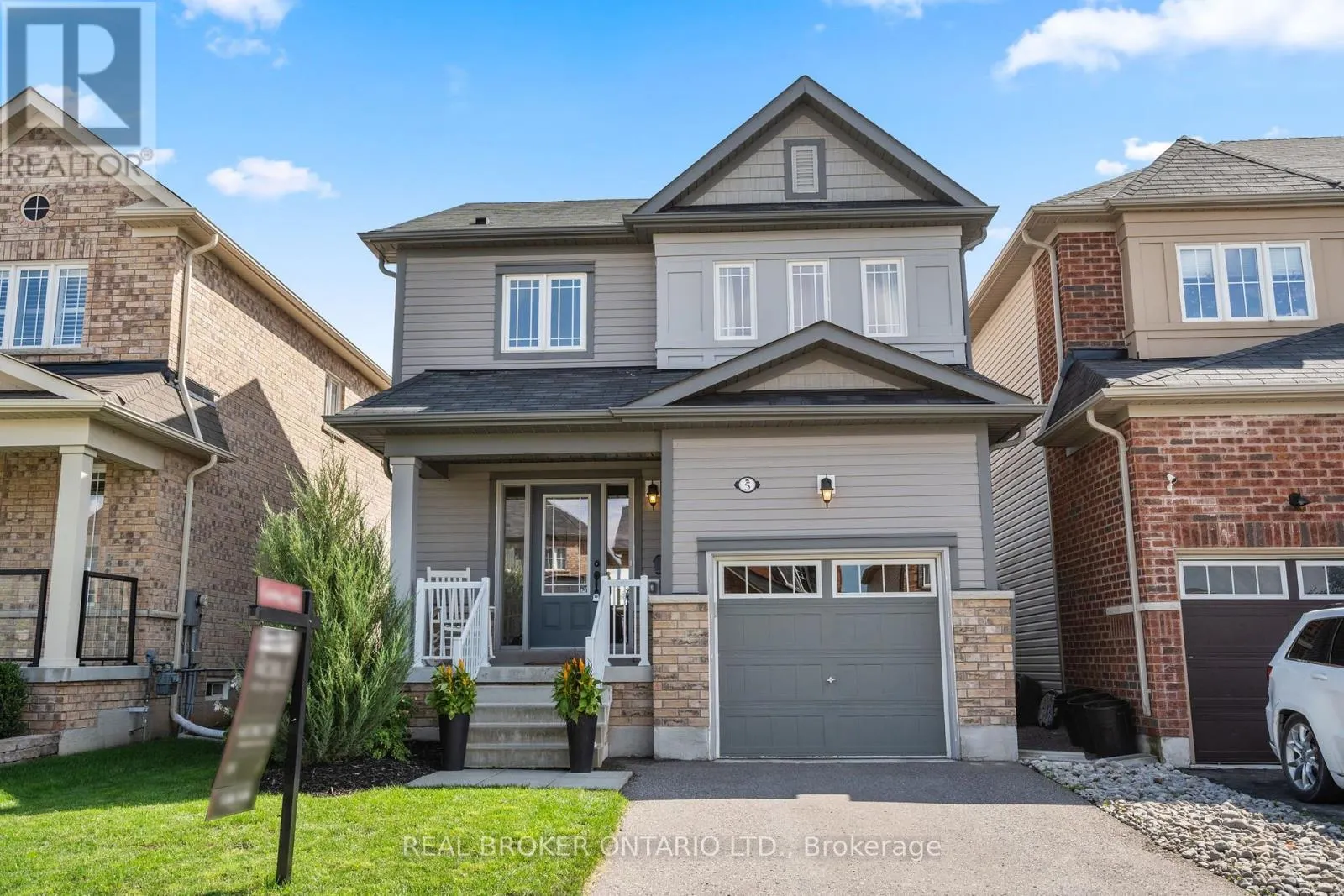 5 DON HADDEN CRESCENT