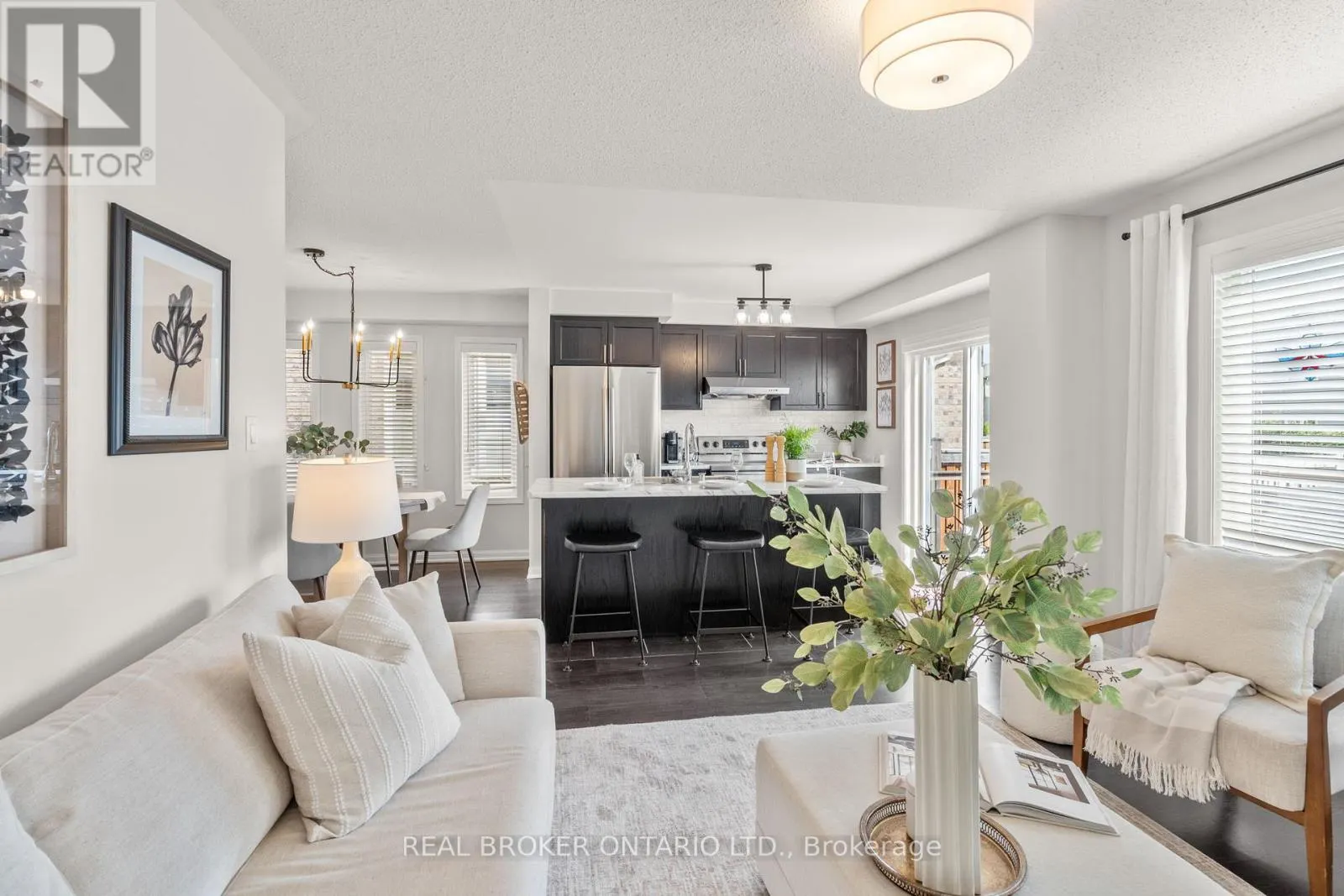 5 DON HADDEN CRESCENT